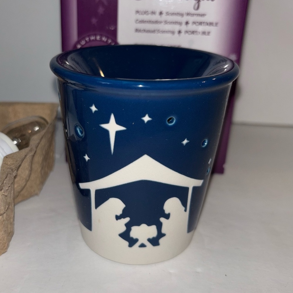 Scentsy Silent Night Plug In Wax Warmer Christmas Retired Blue Nativity